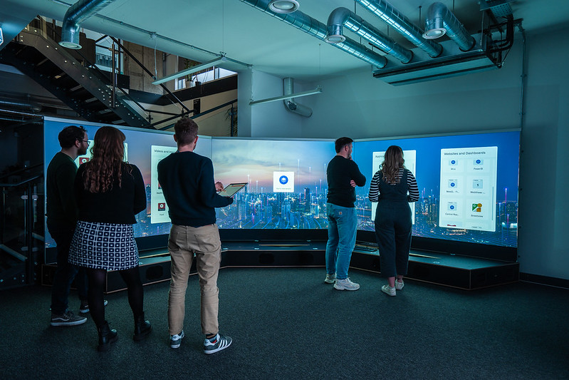 Immersive Rooms For Data Visualisation and Decision-making | Igloo Vision