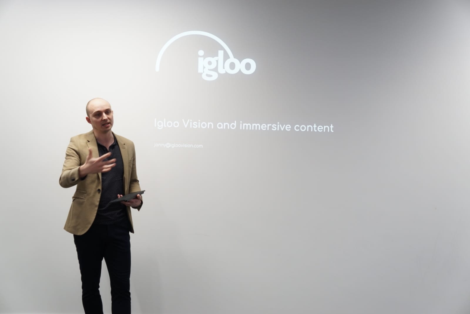 Man presenting about Igloo Vision and immersive content